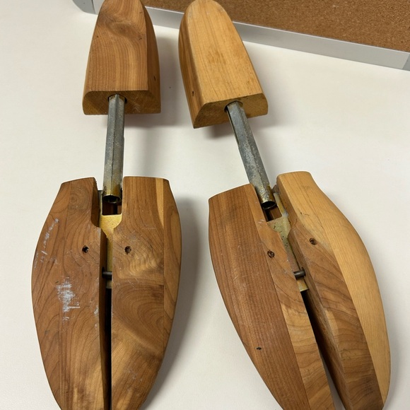 Brooks Brothers Men’s Shoe Stretcher - Picture 9 of 9